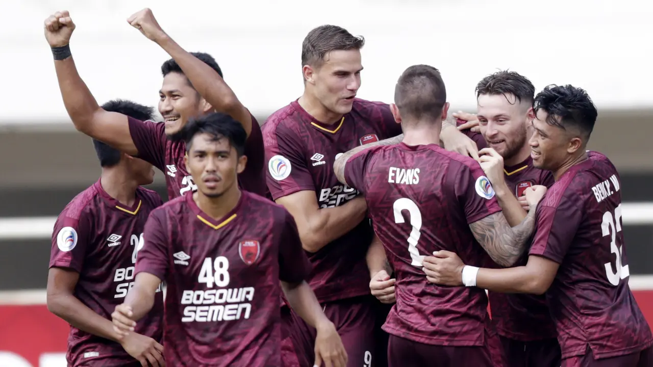 Para pemain PSM Makassar merayakan gol yang dicetak oleh Wiljan Pluim ke gawang Lao Toyota FC pada laga Piala AFC 2019. (Bola.com/M. Iqbal Ichsan)