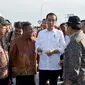 Presiden Joko Widodo atau Jokowi saat meresmikan Tol Jombang-Mojokerto di Mojokerto, Jawa Timur, Minggu (10/9/2017). (Liputan6.com/Ahmad Romadoni)