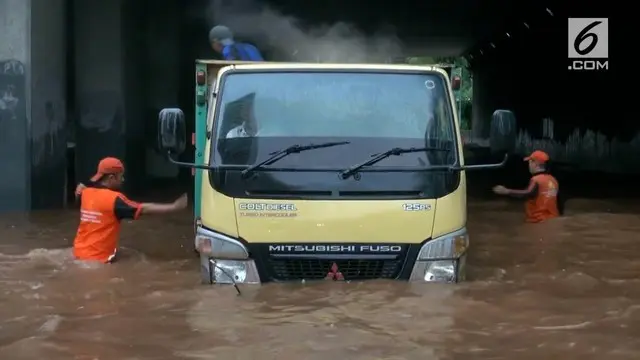 BNPB memberikan peringatan kepada warga Jakarta, bahwa kawasan Jakarta dilanda hujan ekstrem.