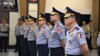 Kapolri Jenderal Listyo Sigit Prabowo memimpin upacara kenaikan pangkat atau Korps Raport perwira Polri. (Dok. Istimewa)