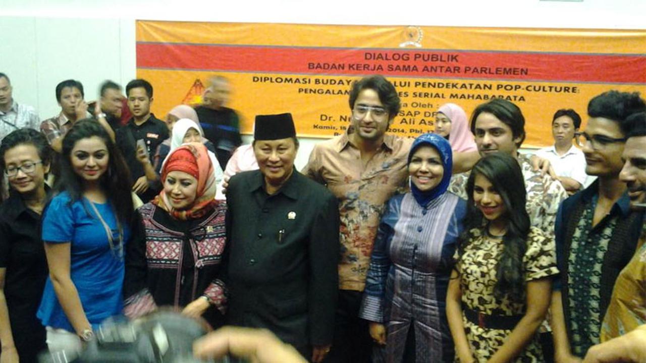 Mahabarata dan DPR Pakai Batik