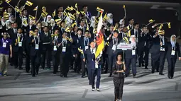  Kontingen Brunei Darussalam saat mengikuti parade di pembukaan SEA Games 2015, Singapura, Jumat (5/6/2015). (AFP Foto)