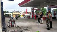 Kebakaran terjadi di Stasiun Pengisian Bahan Bakar Umum (SPBU) Jalan Raya Gunung Sindur, Kecamatan Gunung Sindur, Kabupaten Bogor, Selasa (24/1/2023) siang. (Dok. Liputan6.com/Achmad Sudarno)