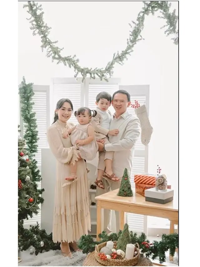6 Pemotretan Keluarga Ahok Bertema Natal, Ceria Bareng Dua Buah Hati