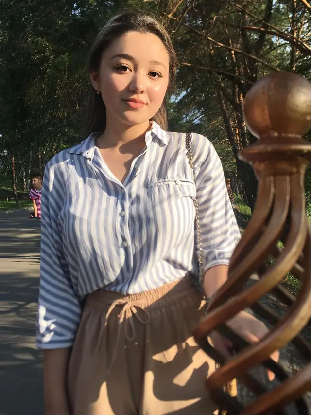 7 Potret Dayana, Cewek Kazakhstan yang Ajak Nikah YouTuber Fiki Naki