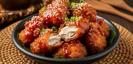 7 Resep Ayam Goreng Saus Pedas Manis, Renyah di Luar dan Juicy di Dalam (Fot: Gemini AI)