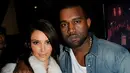 Kim dan Kanye berkencan setelah beberapa jam mengumukan nama dari anak ketiganya. (latimesblogs.latimes.com)