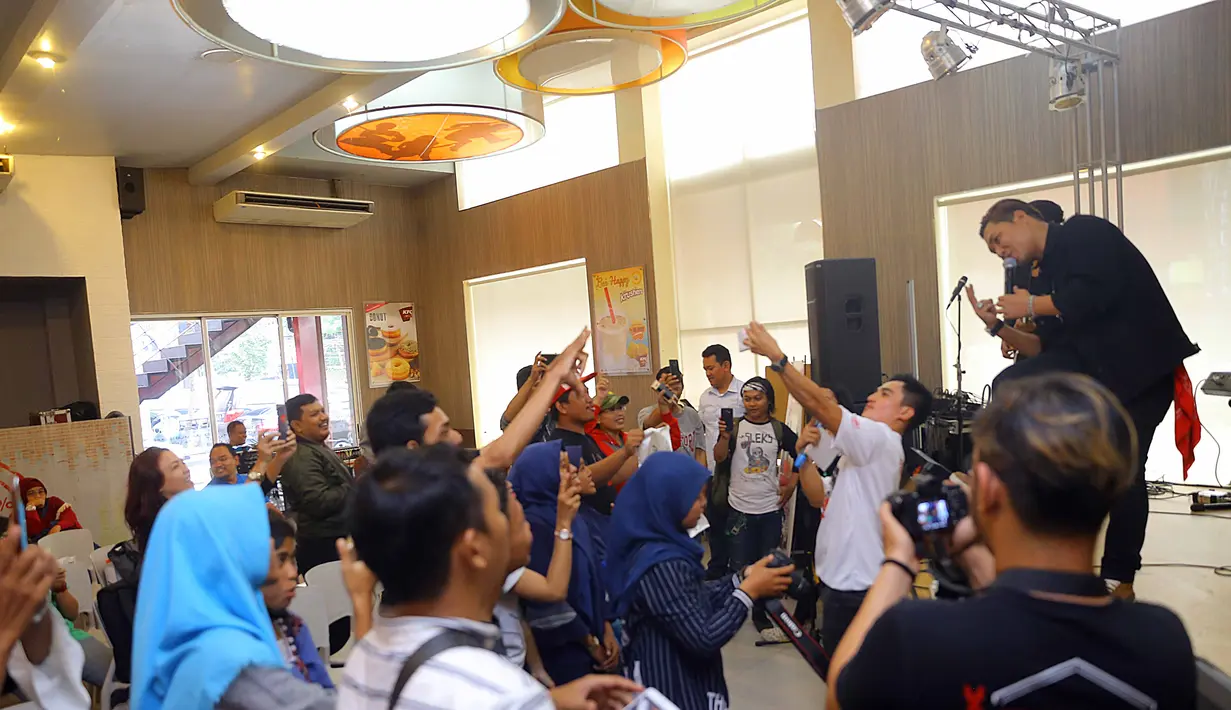 Grup band Armada telah meraih puncak kejayaannya saat ini. Namun ternyata mereka memulainya dari bawah, dengan melewati berbagai tantangan yang akhirnya bisa berbuah manis. (Nurwahyunan/Bintang.com)