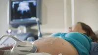 Bayi Baru Lahir Dikelilingi Ratusan Jarum Suntik Viral di Medsos