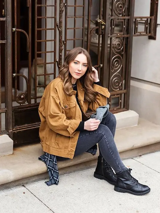 Gaya buasana yang dikenakan oleh Hailie Scott juga tampak sederhana namun tetap memukau. (Liputan6.com/Instagram/@hailiescott1)