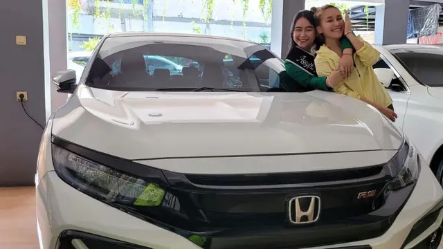 7 Momen Adik Ayu Ting Ting Lulus Sidang Skripsi, Dihadiahi Mobil Ratusan Juta