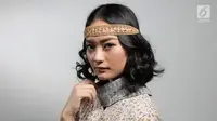 Coba tampil dengan tatanan rambut ikonis dari pahlawan Indoneisa, Cut Nyak Dien dan Christina Martha Tiahahu. (Liputan6.com/Fatkhur Rozaq)