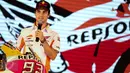 Pembalap Dani Pedrosa memaparkan tanggapannya terkait All New Honda CBR250RR Repsol Edition yang resmi diluncurkan  di Jakarta, Jumat (3/2). Selain Pedrosa, peluncuran tersebut juga pembalap MotoGP lainnya, Marc Marquez. (Liputan6.com/Faizal Fanani)