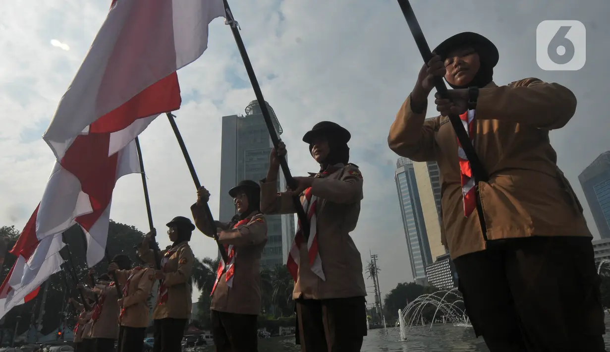 Upacara pengibaran bendera ini bukan hanya sekadar mengenang kemerdekaan yang diproklamasikan di kota Jakarta pada tahun 1945. (merdeka.com / Imam Buhori)