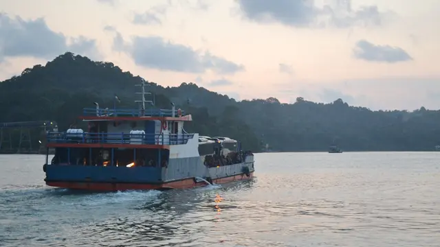 Sebanyak 154 napi teroris dan tahanan perkara terorisme dipindah dari Mako Brimob ke Nusakambangan. (Foto: Liputan6.com/Muhamad Ridlo)