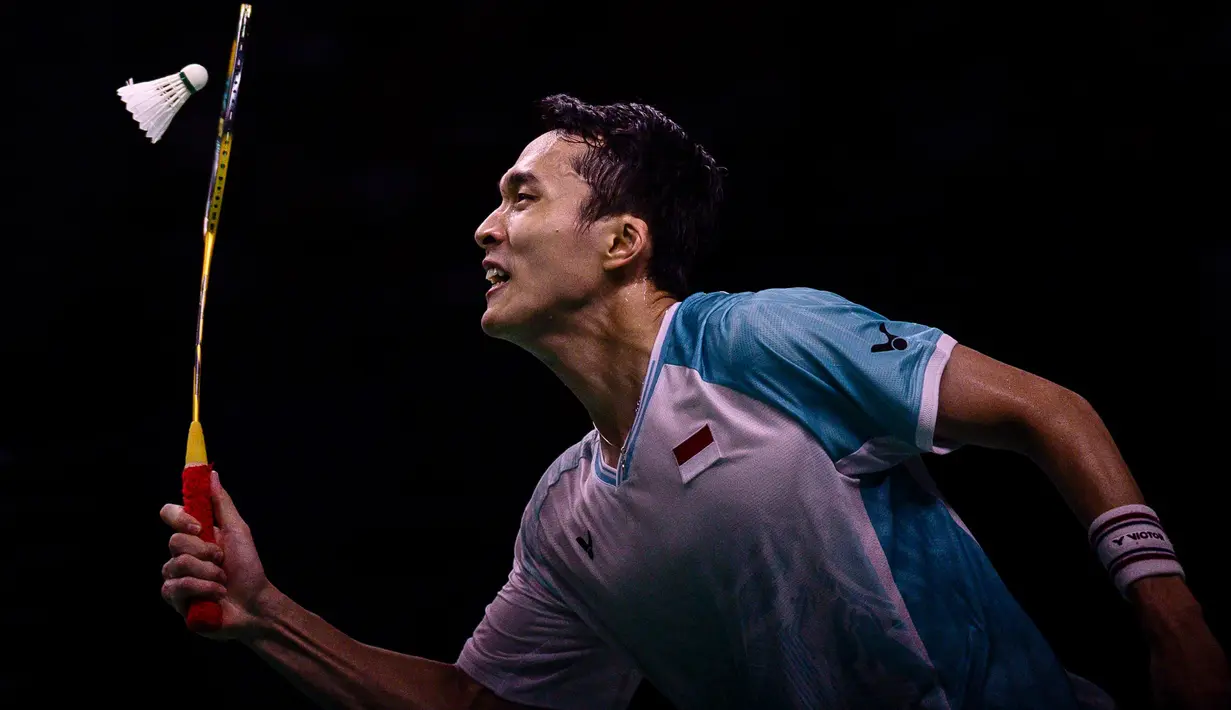 Anders Antonsen berhasil mengunci gim kedua dengan skor 21-15 sekaligus memaksa laga melawan Jonatan Christie berlanjut ke gim penentuan atau ketiga. (ANTHONY WALLACE/AFP)