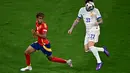 <p>Pemain asal klub Barcelona itu turut cetak satu gol dalam laga yang dimenangkan Timnas Spanyol dengan skor 2-1 ini. (Tobias SCHWARZ / AFP)</p>