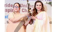 Rani Mukerji menerima penghargaan berkat akting sebagai seorang polisi dalam film Mardaani.