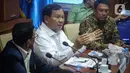 Calon presiden nomor urut 2 Prabowo Subianto (tengah) menyampaikan visi dan misi saat mengunjungi kantor PWI Pusat di Jakarta, Kamis (4/1/2024). (Liputan6.com/Angga Yuniar)
