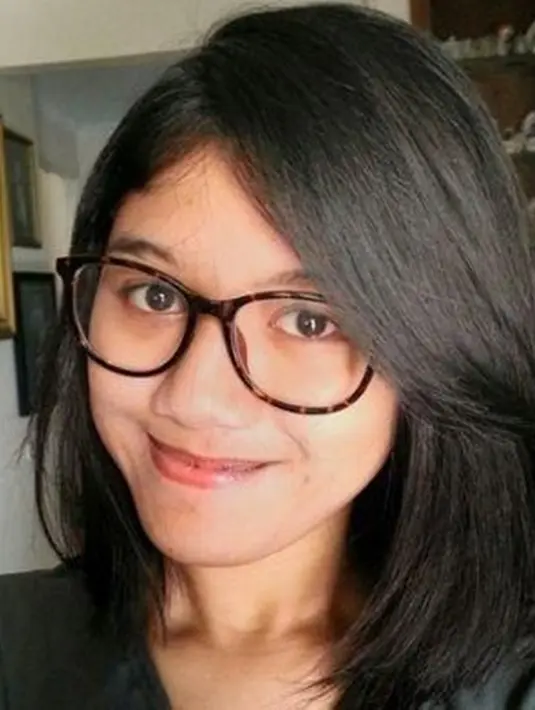 Perempuan asal Yogyakarta ini memiliki senyum yang manis. Sosoknya yang terlihat positif ini berhasil menaklukan hati Kaesang Pangarep. Kini bukan hanya Kaesang yang menyukai Erina melainkan banyak warganet yang juga jatuh hati dengan kencantikan Erina. (Liputan6.com/IG/erinagudono)