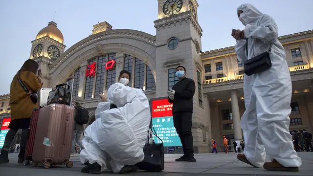 FOTO: Lockdown Berakhir, Kereta Kembali Beroperasi di Wuhan