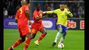 Neymar jadi pemain paling merepotkan bagi Ghana sepanjang pertandingan. Pergerakan gesit Neymar membuat barisan bek Ghana kelimpungan. (AFP/Damien Meyer)