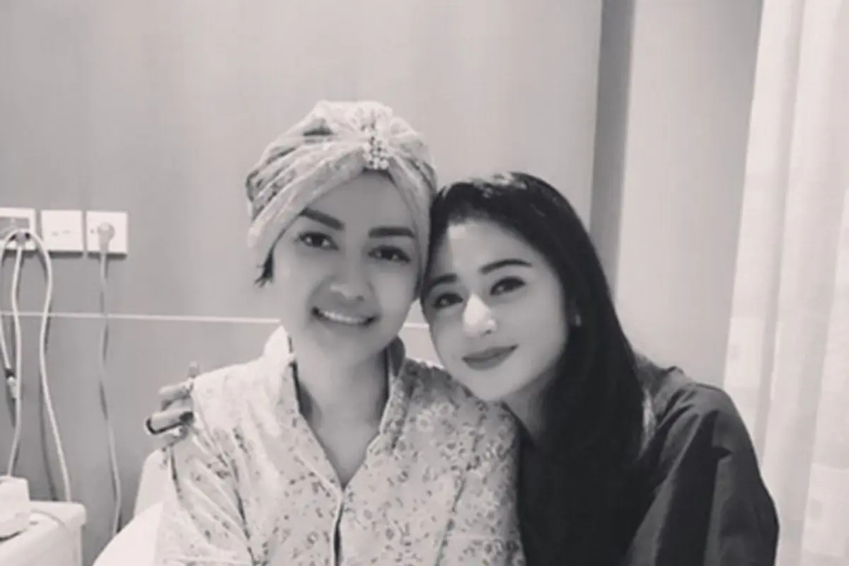 [Bintang] Julia Perez dan Dewi Perssik