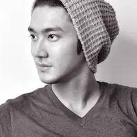 Di balik wajahnya yang tampan ternyata Siwon merupakan orang taat. Bahkan ia ingin menjadi misionaris saat kariernya di dunia hiburan berakhir. (Foto: Allkpop.com)