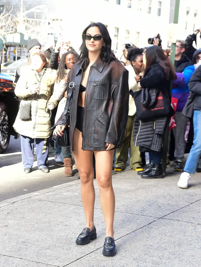 Camila Mendes di NYFW