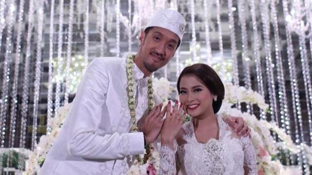 Bintang Sinetron Di Sini Ada Setan Ini Resmi Jadi Ayah Showbiz Liputan6 Com