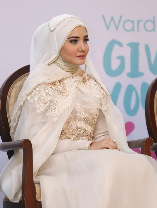 "Kalau ketemu kita ngobrol. Waktu itu ketemu waktu papaku bikin event dan beliau datang," ungkap perempuan 25 tahun tersebut. (Andy Masela/Bintang.com)