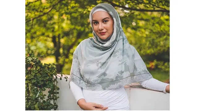 Hamil 19 Minggu, Ini 6 Potret Irish Bella Pamer Baby Bump