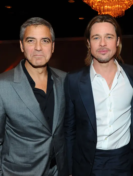 Sejak digugat cerai Jolie, kabarnya Pitt sudah menghabiskan malam-malamnya bersama Clooney di kediaman sahabatnya itu, untuk mengatasi rasa sedih dan menghapus kesedihannya. (AFP/Bintang.com)