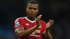 Premier League Liga Inggris selalu menjadi destinasi favorit para pesepak bola dari berbagai belahan dunia dari musim ke musim. Tak terkecuali para pesepak bola asal Amerika Selatan. Dari banyak pemain asal Amerika Selatan yang telah dan masih berlaga di Premier League, tercatat ada 4 pemain yang mampu mencatatkan 300 penampilan atau lebih hingga masuk dalam daftar 4 besar pesepak bola Amerika Selatan dengan penampilan terbanyak di Premier League hingga kini. Siapa saja keempat pemain tersebut? Ini dia daftar lengkapnya. (AFP/Paul Ellis)