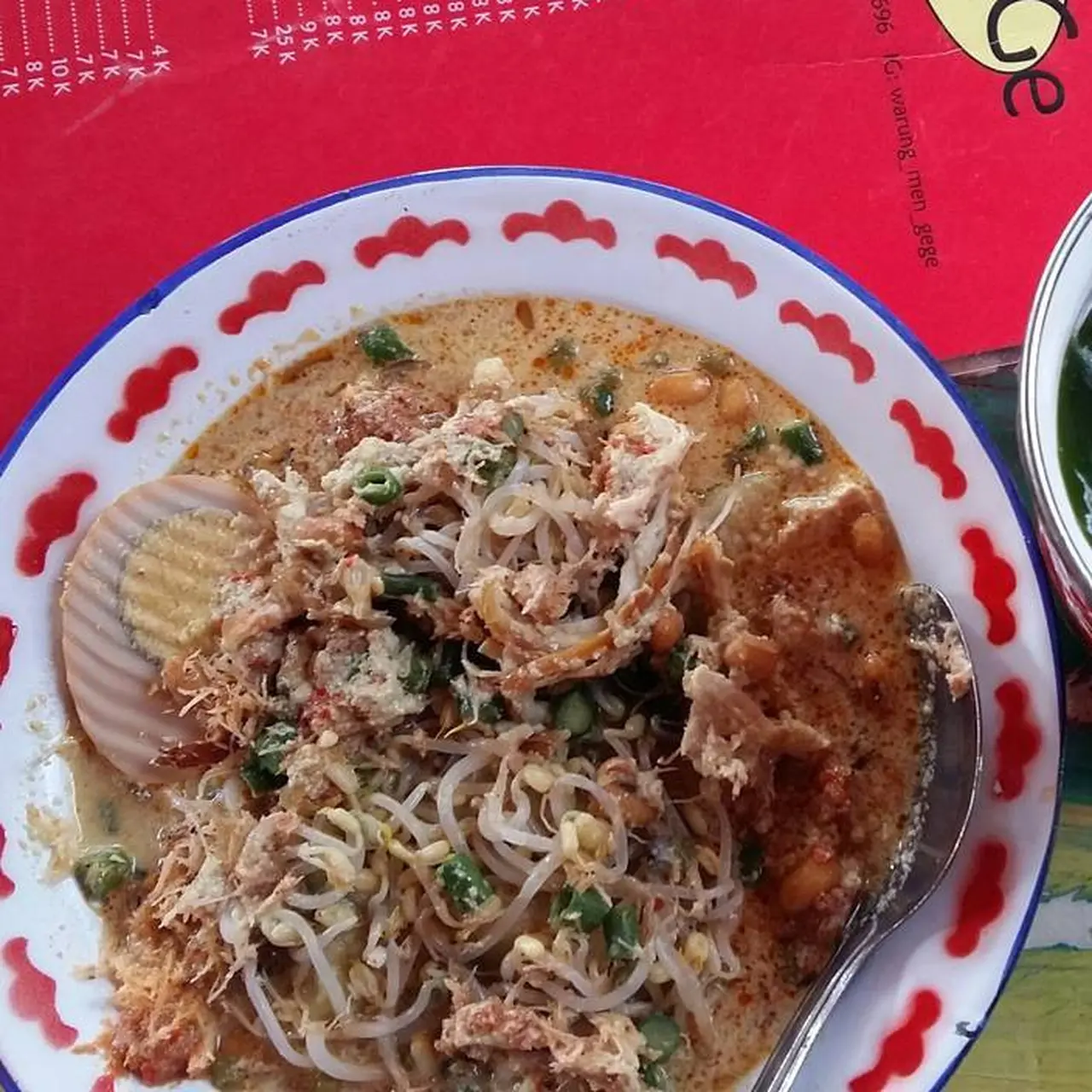 15 Makanan dan Minuman Khas Bali Paling Terkenal, Lezat dan Menyegarkan