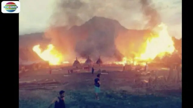 Sejumlah bangunan termasuk sekolah dan rumah warga ludes dilalap api di Desa Talun, Bojonegoro, Jawa Timur.