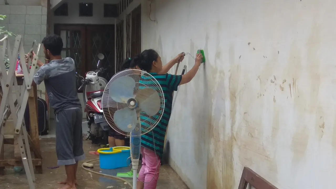 Bersihkan lumpur