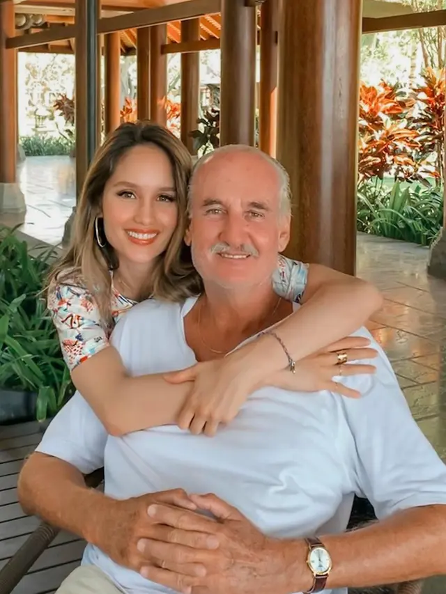 [Fimela] Cinta Laura