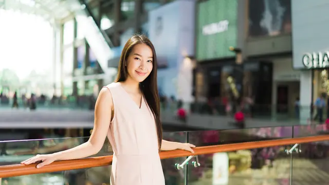 perempuan cantik tulus