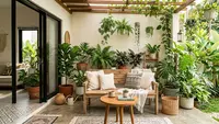 7 Model Teras Rumah yang Sejuk dengan Tanaman Hias Daun, Bikin Betah Bersantai Tanpa Renovasi Besar