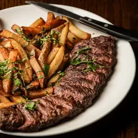 Diet memiliki beragam jenisnya, salah satu diet yang digemari oleh masyarakat adalah diet DEBM yakni diet yang menggunakan protein hewani sebagai sumber energi utama. (Foto: Unsplash.com/Tim Toomey)