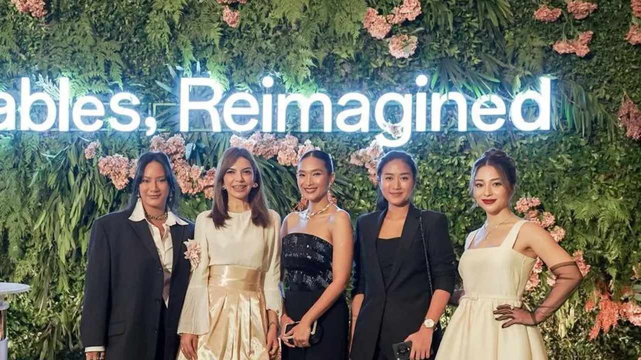 Sederet Selebritis Tampil Stylish saat Hadir di Peluncuran Smartphone Lipat