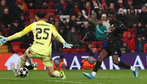 Ousmane Dembele kembali menunjukkan ketajamannya dengan mencetak gol kedua untuk Paris Saint-Germain dalam laga sengit melawan Liverpool di Anfield, leg kedua perempat final Liga Champions 2025/2026, 14 April 2026. (AFP/FRANK FIFE)