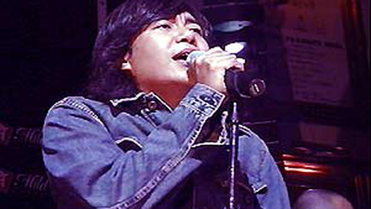 Dewa Konser Bareng Ari Lasso