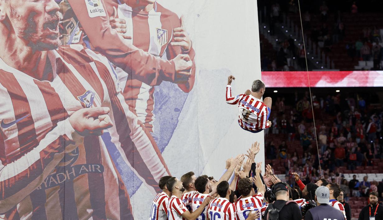 Kejadian berlangsung pada laga kandang terakhir Atletico Madrid di Liga Spanyol musim ini. Los Rojiblancos berhasil memetik kemenangan 1-0 atas Girona melalui asist Griezmann. (AFP/Oscar Del Pozo)