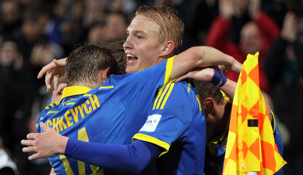 Pemain Ukraina, Viktor Kovalenko melakukan selebrasi setelah mencetak gol ke gawang Amerika Serikat pada laga Piala Dunia U-20 2015 di Auckland, 5 Juni 2015. Kovalenko menjadi top skor pada turnamen tersebut bersama pemain Hungaria, Bence Mervo dengan mencetak 5 gol. (AFP/Michael Bradley)