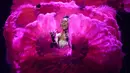 Muni Long tampil dalam BET Awards di Microsoft Theater, Los Angeles, Amerika Serikat, 26 Juni 2022. Muni Long memeriahkan BET Awards 2022 dengan menyanyikan sejumlah lagu dan penampilan menawan di atas panggung. (AP Photo/Chris Pizzello)