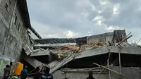 Bangunan empat lantai Pondok Pesanteren Al-Khoziny di Buduran, Sidoarjo, Jawa Timur, ambruk, Senin (29/9/2025). (Liputan6.com/Dian)