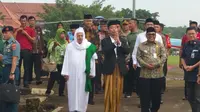 Presiden Jokowi dan  Rois Aam Jam'iyyah Ahlith Thariqah Al Mu'tabarah An Nahdliyyah Habib Luthfi. (Liputan6.com/Fajar Eko Nugroho)