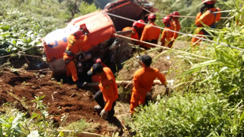 Kado Gubernur Ganjar untuk Ibunda Korban Tewas Heli Basarnas 